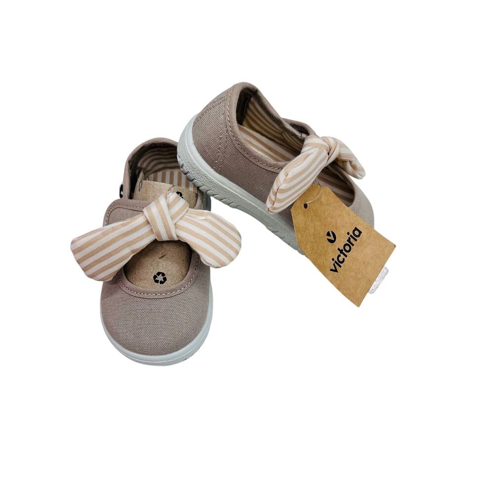 NWT Victoria Size 18 (US 3.5) Beige Mary Jane Sneakers